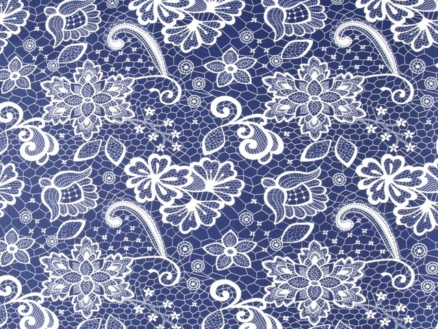 Bavlněná látka š.160 - Bílé květy romance na modré